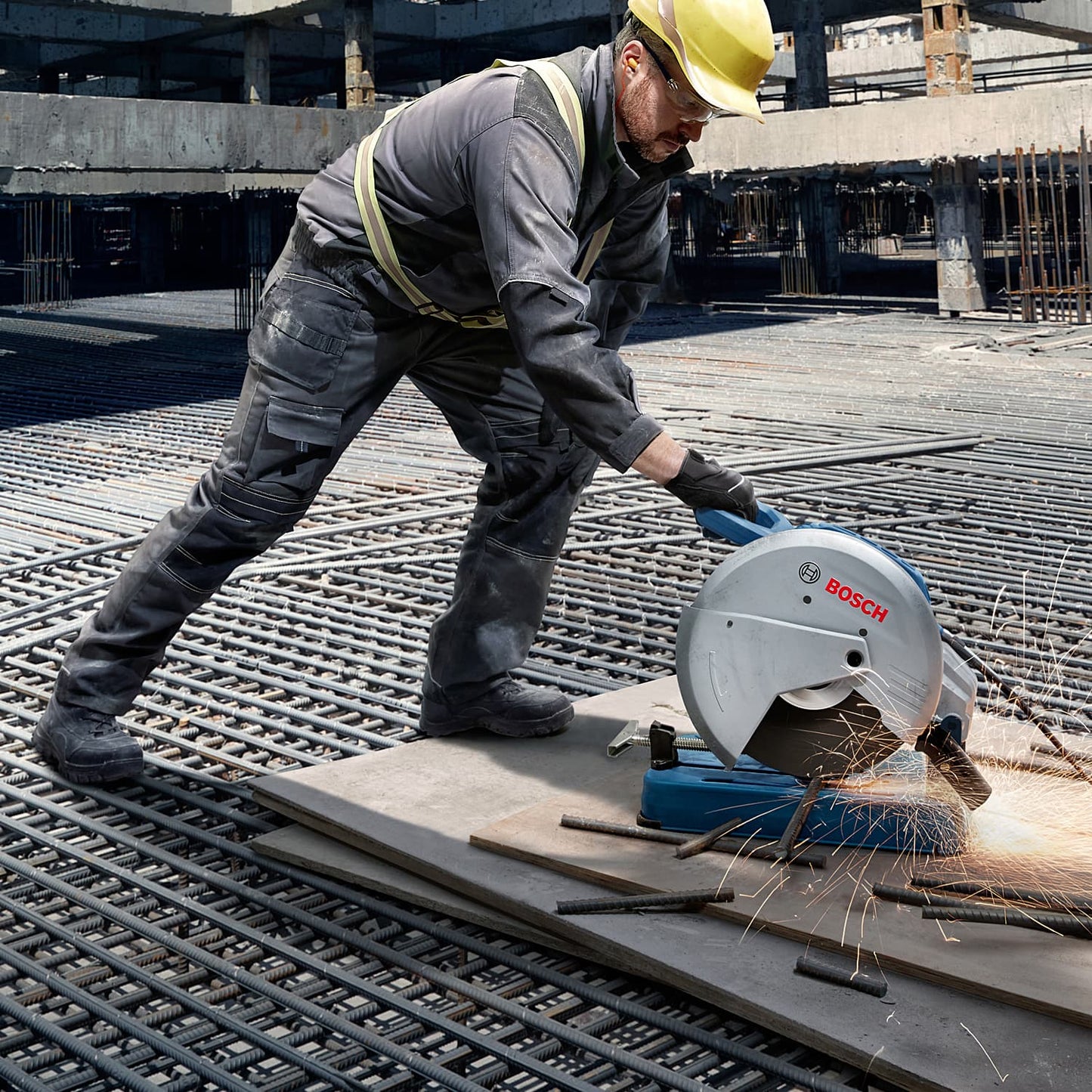Bosch Metal Cut Off Saw 2000 W, 3800 RPM No Load Speed and 355 mm Disc Diameter, CO 200 (Without Saw Blade)